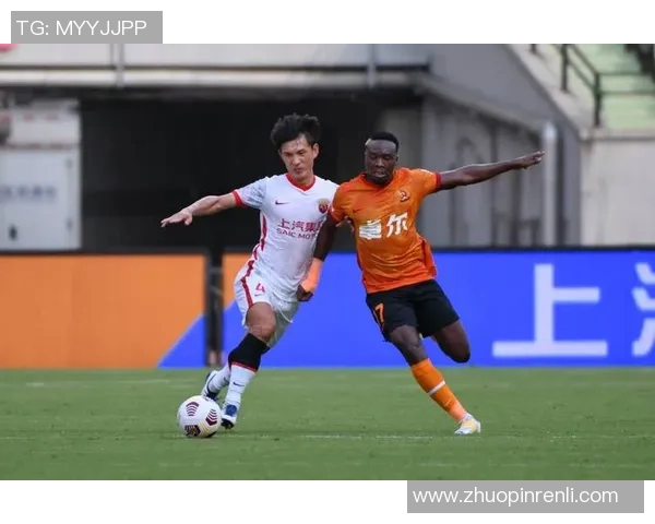 上海足球队转型之路的真实记录与背后故事探索