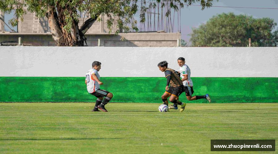 汗水诠释荣耀，坚定向前